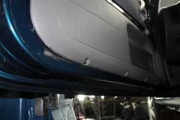 Foto: TÜR LINKS eines Seat Arosa 1.0 MPI Jeans
