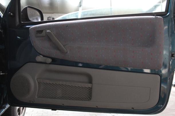 Foto: TÜR RECHTS eines Seat Arosa 1.0 MPI Jeans