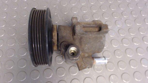 Foto: SERVOPUMPE / PUMPE SERVOLENKUNG eines Seat Arosa 1.0 MPI Jeans