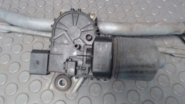 Foto: SCHEIBENWISCHERMOTOR VORN eines Opel Astra 1.9 CDTI Caravan DPF 255 551/Z24