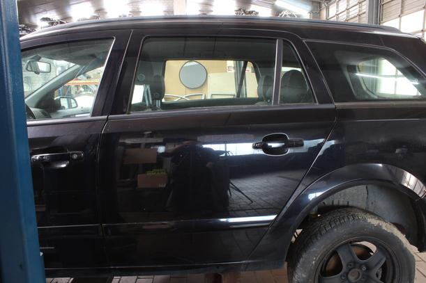 Foto: TÜR HINTEN LINKS eines Opel Astra 1.9 CDTI Caravan DPF 255 541/Z24
