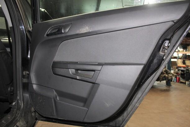 Foto: TÜR HINTEN RECHTS eines Opel Astra 1.9 CDTI Caravan DPF 255 541/Z24