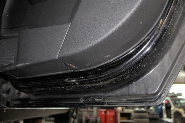 Foto: TÜR HINTEN RECHTS eines Opel Astra 1.9 CDTI Caravan DPF 255 541/Z24