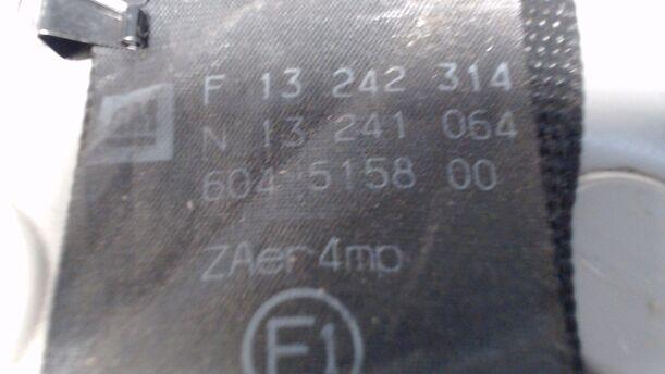 Foto: SICHERHEITSGURT VORN RECHTS eines Opel Astra 1.9 CDTI Caravan DPF 255 551/Z24