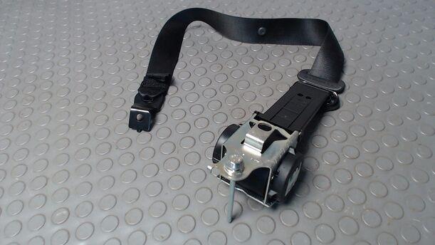 Foto: SICHERHEITSGURT VORN RECHTS eines Opel Astra 1.9 CDTI Caravan DPF 255 551/Z24