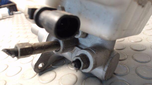 Foto: HAUPTBREMSZYLINDER eines Opel Astra 1.9 CDTI Caravan DPF 255 551/Z24