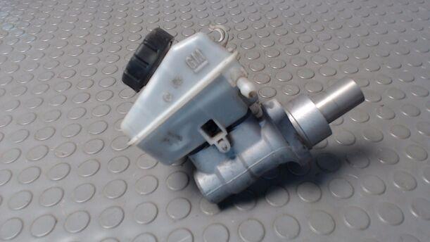 Foto: HAUPTBREMSZYLINDER eines Opel Astra 1.9 CDTI Caravan DPF 255 551/Z24