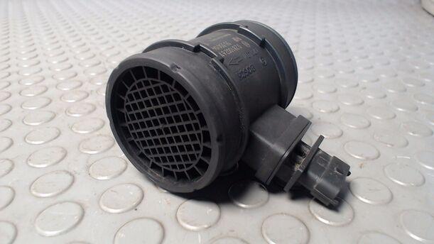 Foto: LUFTMASSENMESSER BOSCH eines Opel Astra 1.9 CDTI Caravan DPF 255 551/Z24