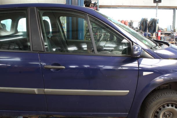 Foto: TÜR VORN RECHTS eines Renault Scenic 1.5 dCi FAP 255 562/Z04