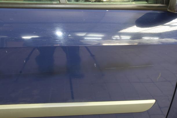 Foto: TÜR VORN RECHTS eines Renault Scenic 1.5 dCi FAP 255 562/Z04