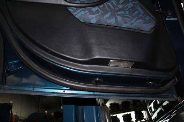 Foto: TÜR HINTEN LINKS eines BMW 523i 255 551/Z24