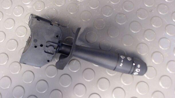 Foto: SCHEIBENWISSCHERSCHALTER eines Renault Clio 1.2 16V 255 592/Z24