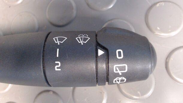 Foto: SCHEIBENWISSCHERSCHALTER eines Renault Clio 1.2 16V 255 592/Z24