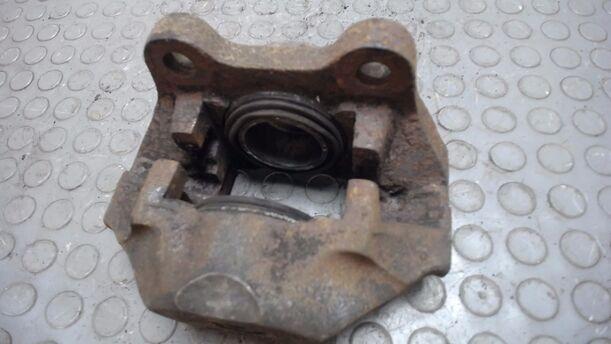 Foto: BREMSSATTEL VORN GIRLING eines VW Caravelle GL 255 541/Z24