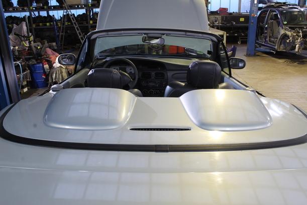 Foto: VERDECKDECKEL eines Renault Megane Cabriolet 1.6 255 562/Z04