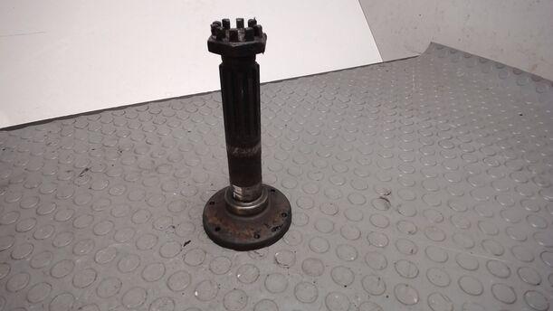 Foto: ACHSZAPFEN HINTEN LINKS eines VW Caravelle C 255 541