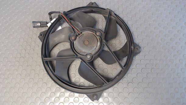 Foto: ELEKTROLÜFTER eines Peugeot 307 110 GL