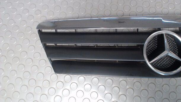Foto: KÜHLERGRILL eines Mercedes-Benz A 140 255 562/Z04