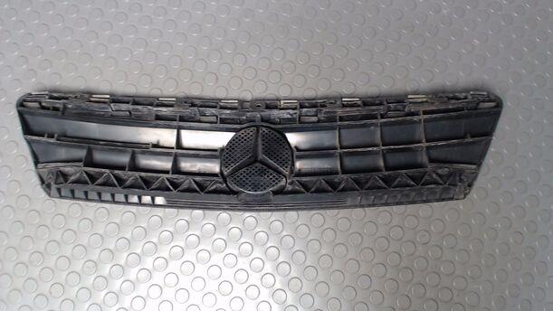 Foto: KÜHLERGRILL eines Mercedes-Benz A 140 255 562/Z04