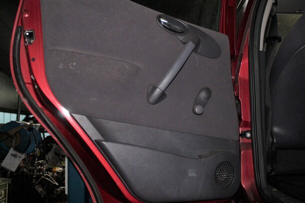 Foto: TÜR HINTEN LINKS ( KURZ ) eines Mercedes-Benz A 140 255 562/Z04