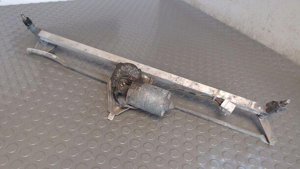 Foto: SCHEIBENWISCHERMOTOR VORN eines Volvo 740