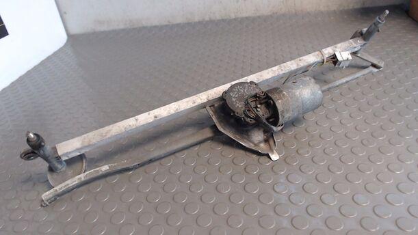 Foto: SCHEIBENWISCHERMOTOR VORN eines Volvo 740