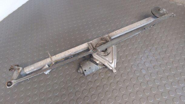 Foto: SCHEIBENWISCHERMOTOR VORN eines Volvo 740