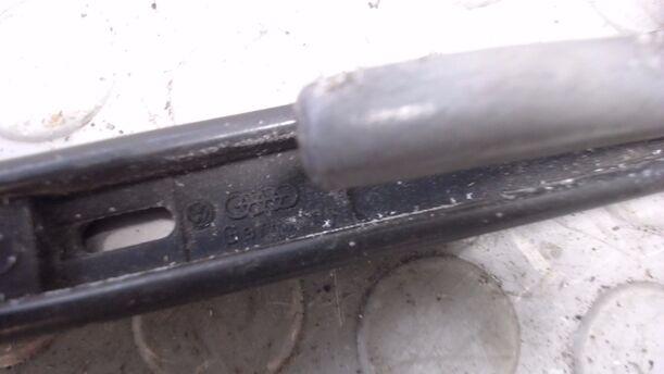Foto: TÜAUSSENGIFF VORN LINKS eines AUDI AUDI 80 1.6