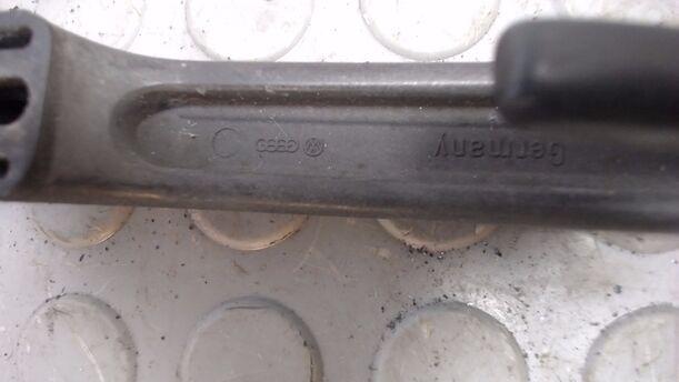 Foto: TÜAUSSENGIFF VORN RECHTS eines AUDI AUDI 80 1.6