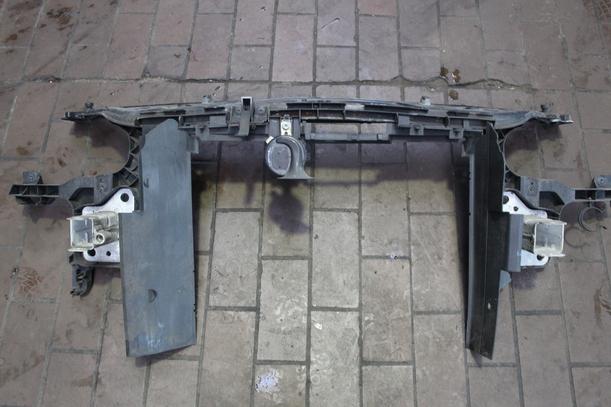 Foto: SCHLOSSTRÄGER / FRONTBLECH eines Renault Megane 1.6 GL