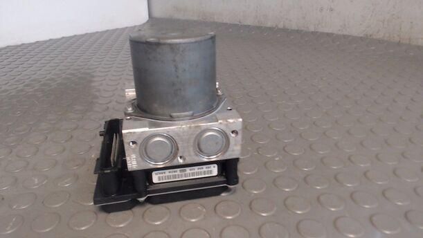 Foto: HAUPTBREMSAGGREGAT ABS eines Renault Megane 1.6 GL
