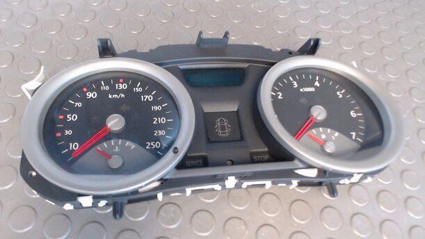 Foto: TACHOEINHEIT / KOMBIINSTRUMENT eines Renault Megane 1.6 GL