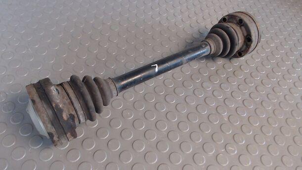 Foto: ANTRIEBSWELLE HINTEN LINKS eines BMW 520i 24V