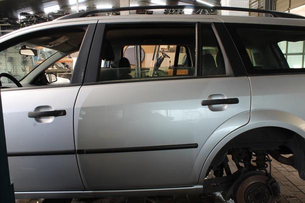 Foto: TÜR HINTEN LINKS eines Ford Mondeo 2.0 Turnier TDCi GL