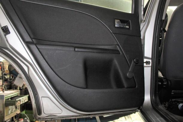 Foto: TÜR HINTEN LINKS eines Ford Mondeo 2.0 Turnier TDCi GL