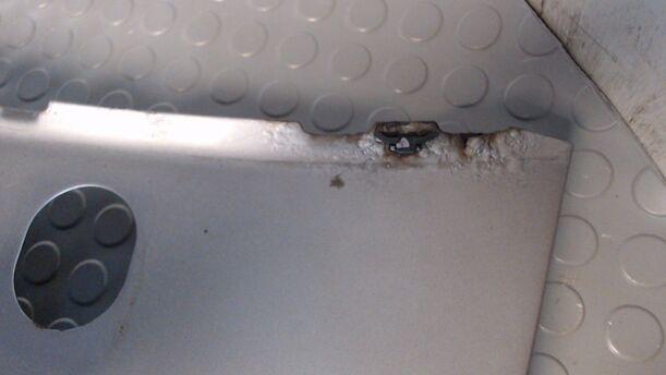 Foto: LUFTLEITBLECH WASSERKASTEN eines Volvo 740