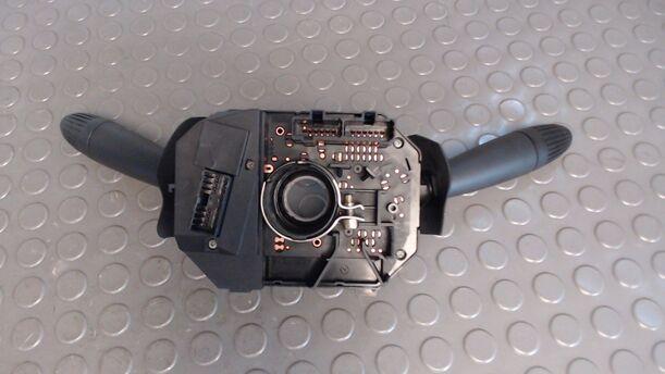 Foto: KOMBISCHALTER / LENKSTOCKSCHALTER eines Fiat Punto 1.2 8V GL