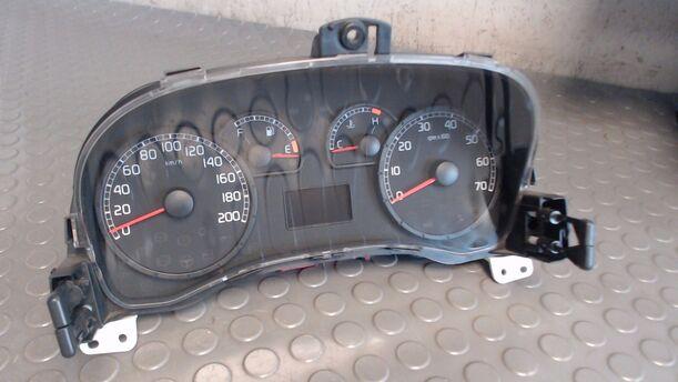 Foto: TACHOEINHEIT eines Fiat Punto 1.2 8V GL