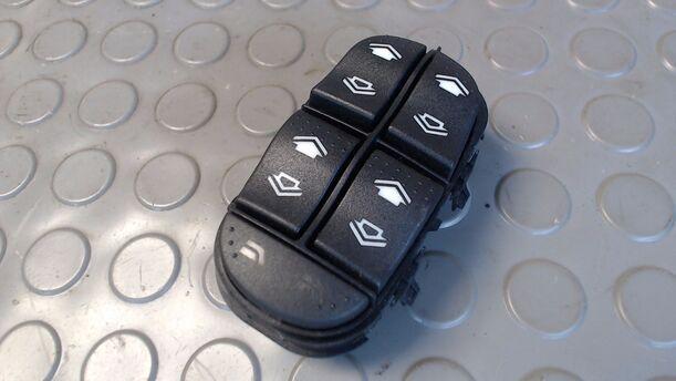 Foto: FENSTERHEBERSCHALTER eines Ford Focus
