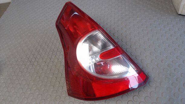 Foto: HECKLEUCHTE LINKS eines Dacia Sandero 1.4 MPI CL