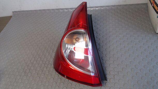 Foto: HECKLEUCHTE LINKS eines Dacia Sandero 1.4 MPI CL