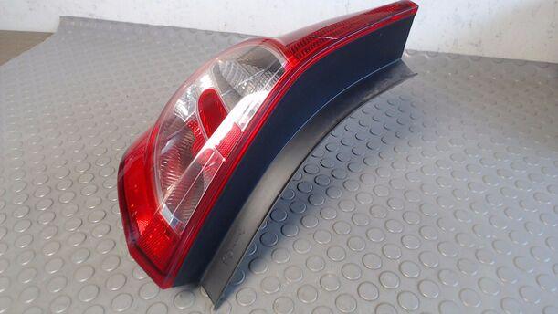 Foto: HECKLEUCHTE LINKS eines Dacia Sandero 1.4 MPI CL