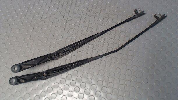 Foto: SCHEIBENWISCHERARME VORN eines VW Golf 2.0 SDI 7DC 2H2