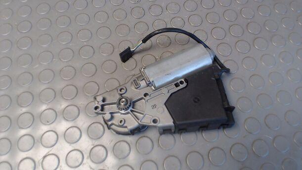 Foto: SCHIEBEDACHMOTOR eines VW Golf 2.0 SDI