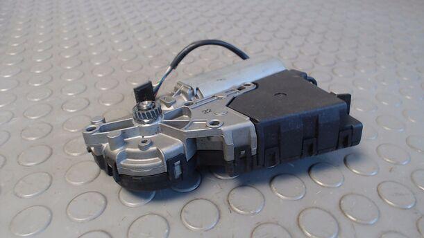 Foto: SCHIEBEDACHMOTOR eines VW Golf 2.0 SDI