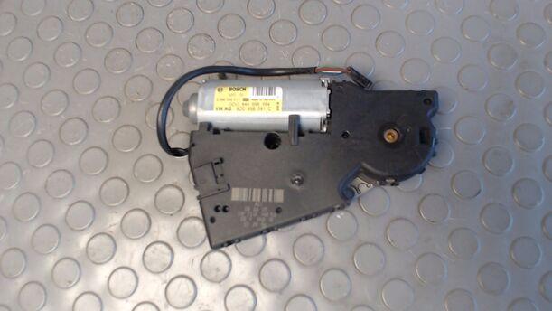 Foto: SCHIEBEDACHMOTOR eines VW Golf 2.0 SDI
