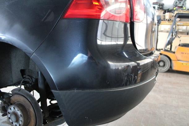 Foto: STOSSFÄNGER/ STOßSTANGE HINTEN eines VW Golf 2.0 SDI 7DC 2H2