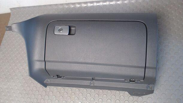 Foto: HANDSCHUHFACH eines VW Golf 2.0 SDI