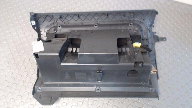Foto: HANDSCHUHFACH eines VW Golf 2.0 SDI