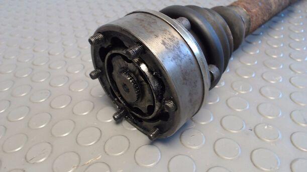 Foto: ANTRIEBSWELLE LINKS eines VW Passat 1.6 CS